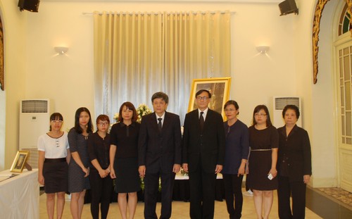 Lãnh đạo Đài tiếng nói Việt Nam đến viếng Nhà vua Thái Lan tại Hà Nội - ảnh 2